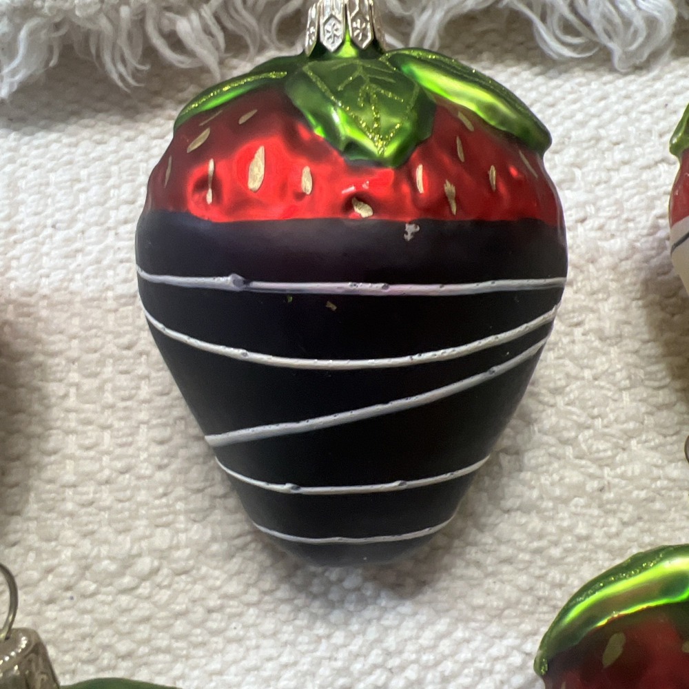Dark White Chocolate Dipped Strawberry Christmas Ornaments Blown Glass Set Of 5 - Picture 6 of 16